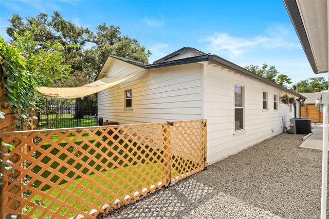 901 Melbourne Street, Houston, TX 77022