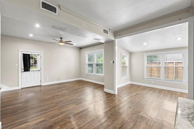 901 Melbourne Street, Houston, TX 77022