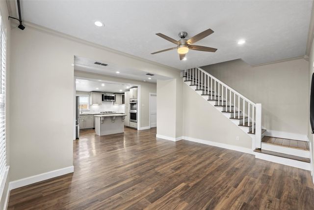 901 Melbourne Street, Houston, TX 77022