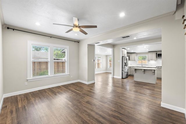 901 Melbourne Street, Houston, TX 77022