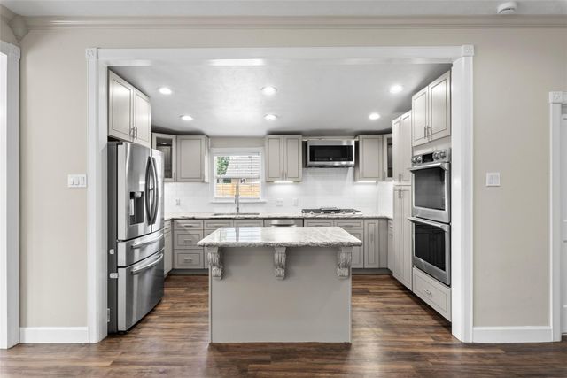901 Melbourne Street, Houston, TX 77022