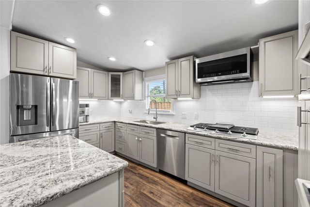 901 Melbourne Street, Houston, TX 77022