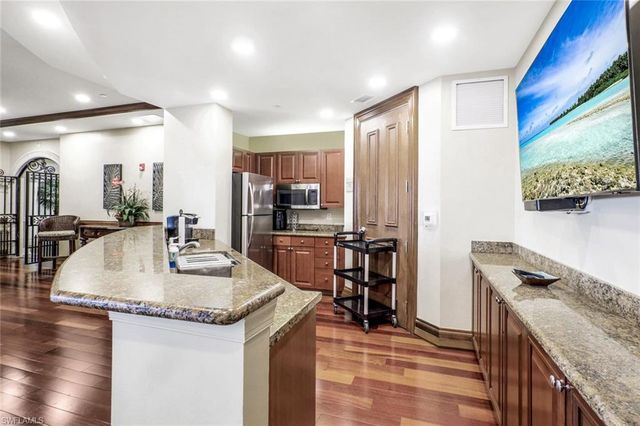 2825 Palm Beach BLVD 316, Fort Myers, FL 33916