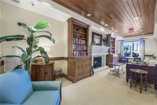 2825 Palm Beach BLVD 316, Fort Myers, FL 33916