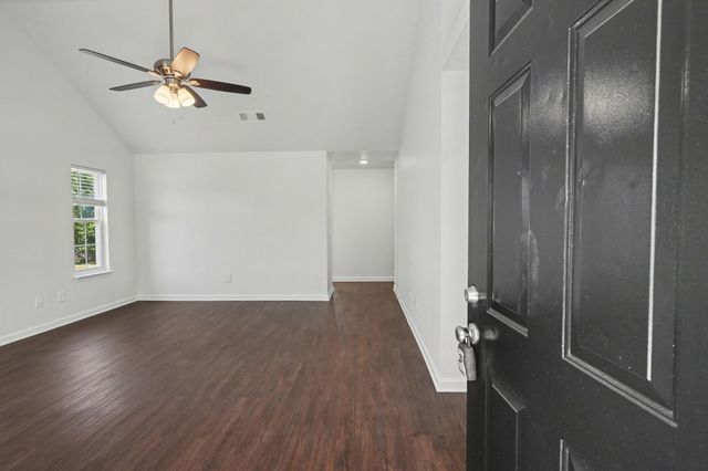 1507 Waxman Dr, La Vergne, TN 37086