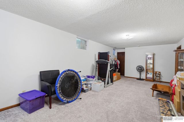 1001 Twin Ridge Road, Lincoln, NE 68510