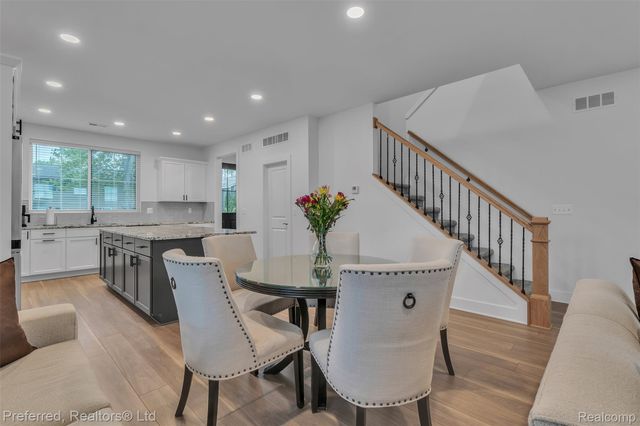 5264 Cooley Lake Road, Waterford Charter Township, MI 48327