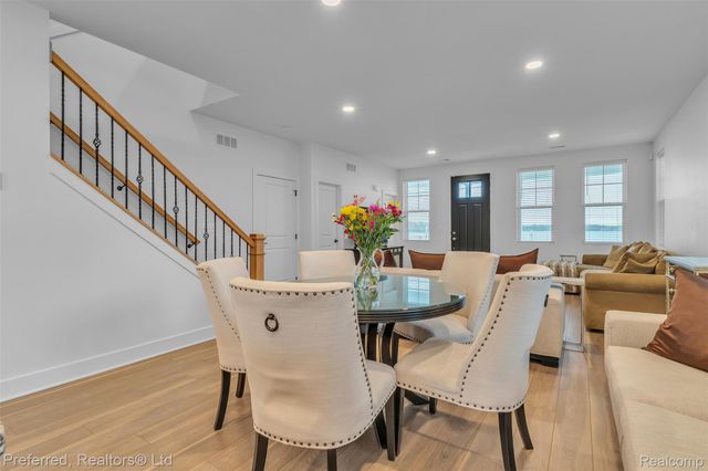 5264 Cooley Lake Road, Waterford Charter Township, MI 48327