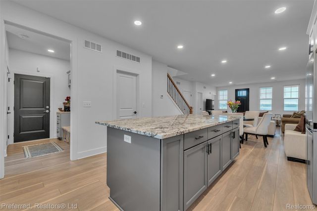 5264 Cooley Lake Road, Waterford Charter Township, MI 48327