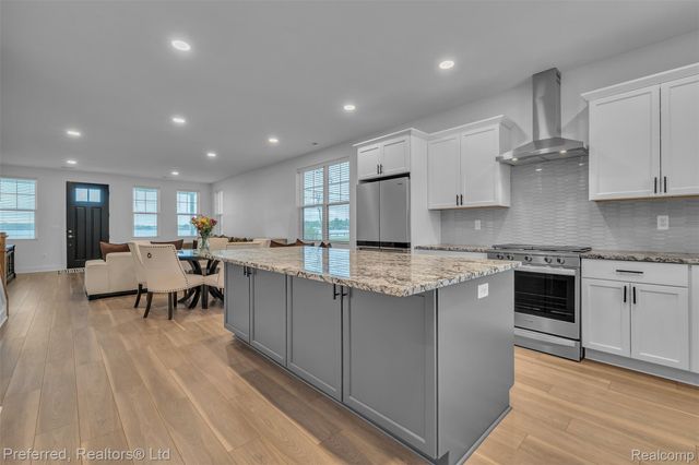 5264 Cooley Lake Road, Waterford Charter Township, MI 48327