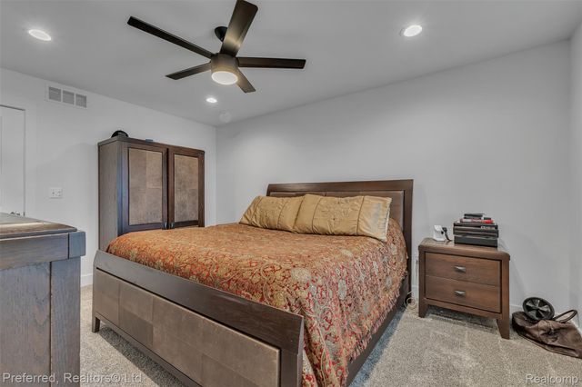 5264 Cooley Lake Road, Waterford Charter Township, MI 48327