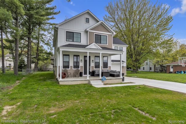 5264 Cooley Lake Road, Waterford Charter Township, MI 48327
