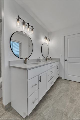 5264 Cooley Lake Road, Waterford Charter Township, MI 48327