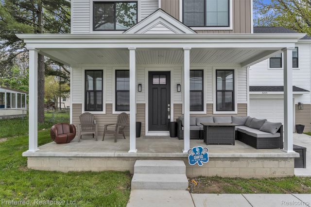 5264 Cooley Lake Road, Waterford Charter Township, MI 48327