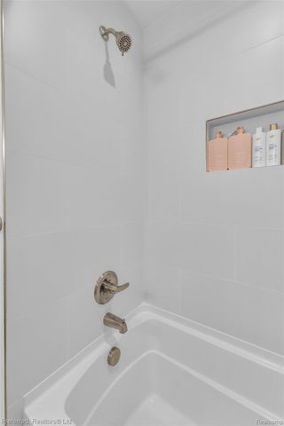5264 Cooley Lake Road, Waterford Charter Township, MI 48327