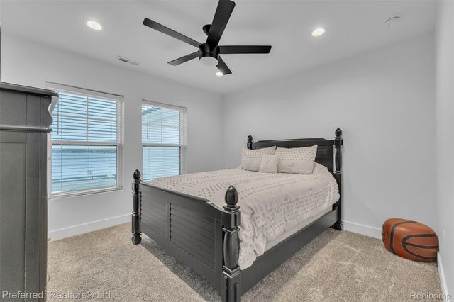 5264 Cooley Lake Road, Waterford Charter Township, MI 48327