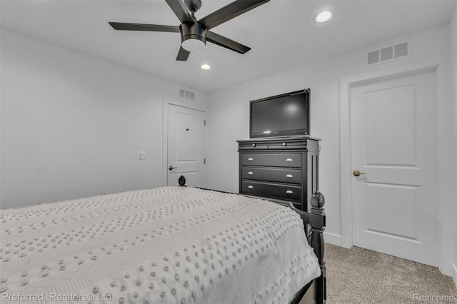 5264 Cooley Lake Road, Waterford Charter Township, MI 48327