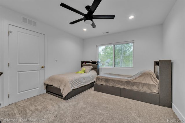5264 Cooley Lake Road, Waterford Charter Township, MI 48327