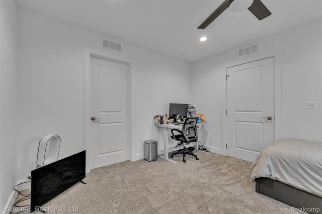 5264 Cooley Lake Road, Waterford Charter Township, MI 48327