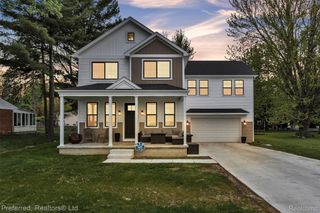 5264 Cooley Lake Road, Waterford Charter Township, MI 48327