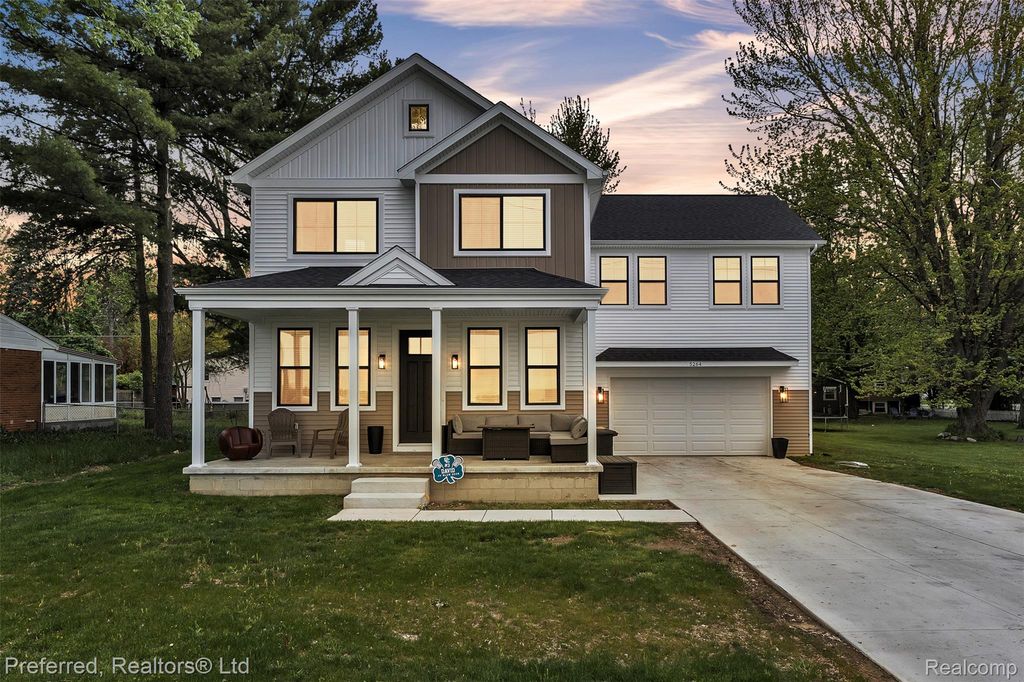 5264 Cooley Lake Road, Waterford Charter Township, MI 48327