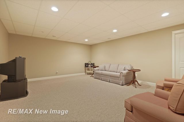 102 Tuscany Circle, Saginaw Twp, MI 48603