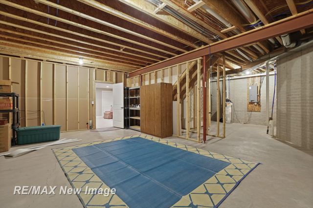 102 Tuscany Circle, Saginaw Twp, MI 48603