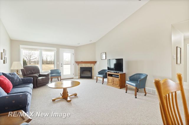 102 Tuscany Circle, Saginaw Twp, MI 48603