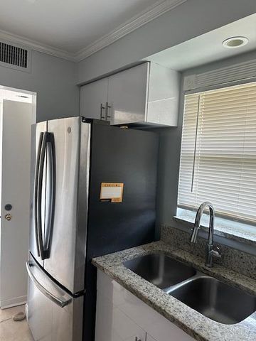 12021 W Greenway Drive W 101, Royal Palm Beach, FL 33411