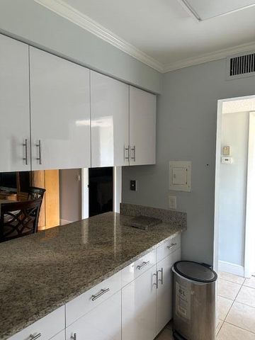 12021 W Greenway Drive W 101, Royal Palm Beach, FL 33411