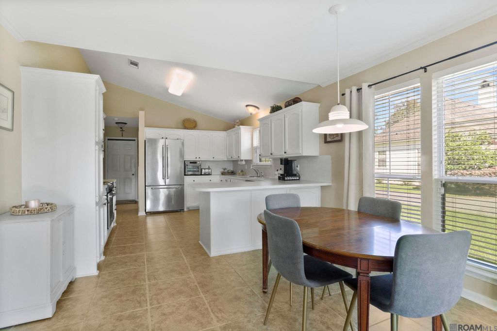 38405 Oakleigh Ln, Prairieville, LA 70769