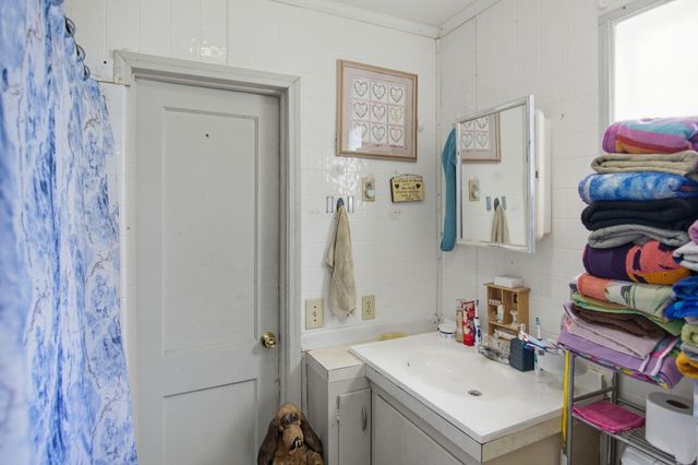 1221 Clinton Street, Carthage, MO 64836