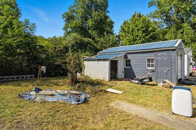 1221 Clinton Street, Carthage, MO 64836