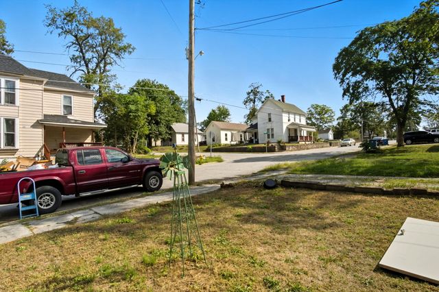 1221 Clinton Street, Carthage, MO 64836