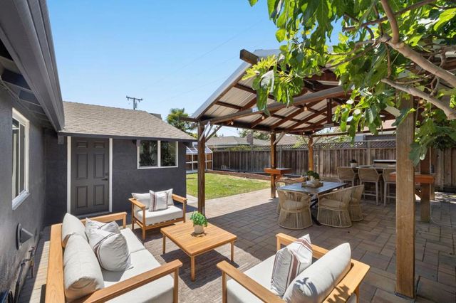 841 Peach Avenue, Sunnyvale, CA 94087