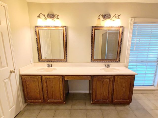 15 Thorn Berry Place, Spring, TX 77381