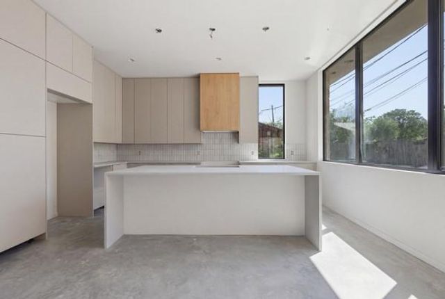 1403 Barton Hills Dr 3, Austin, TX 78704
