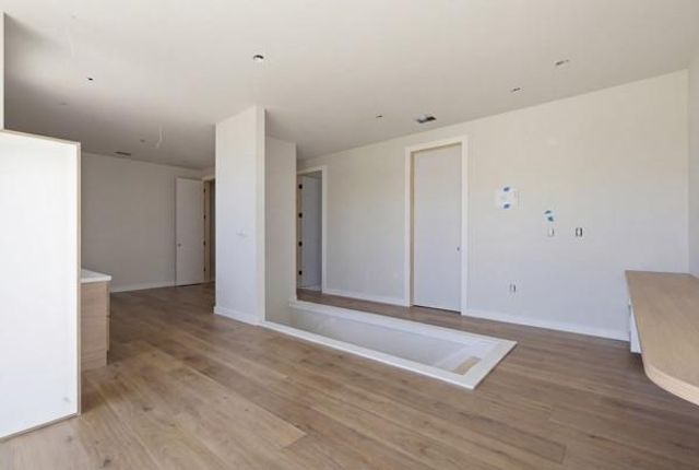 1403 Barton Hills Dr 3, Austin, TX 78704