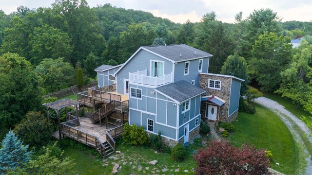 440 Aurora LN, Christiansburg, VA 24073