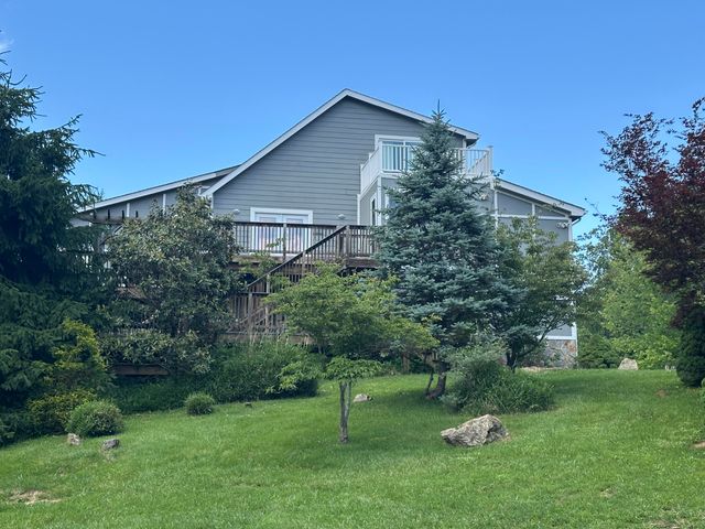440 Aurora LN, Christiansburg, VA 24073
