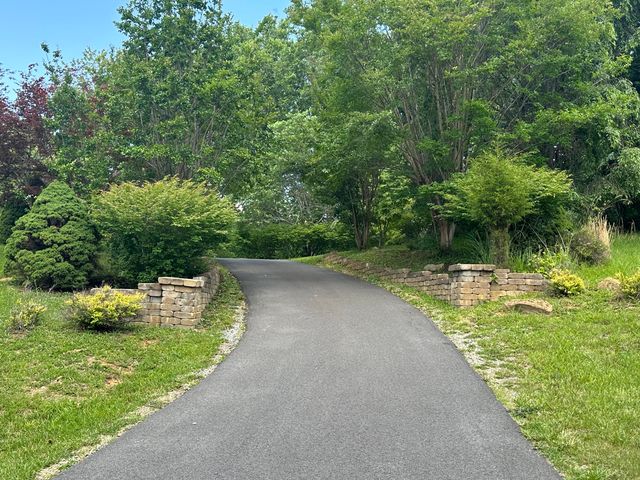 440 Aurora LN, Christiansburg, VA 24073