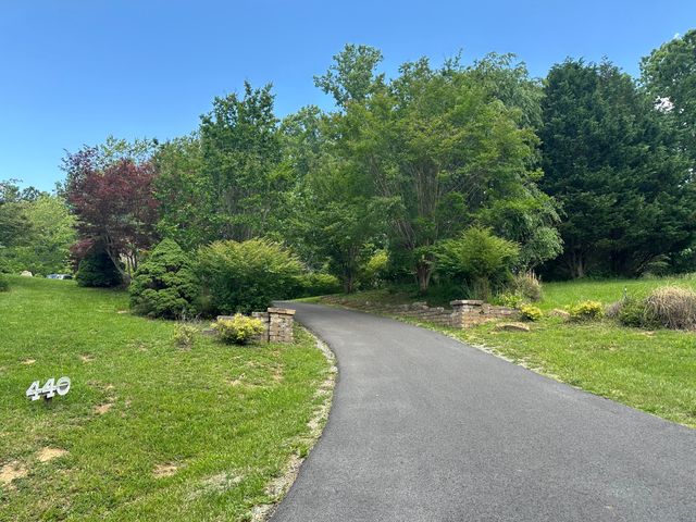 440 Aurora LN, Christiansburg, VA 24073