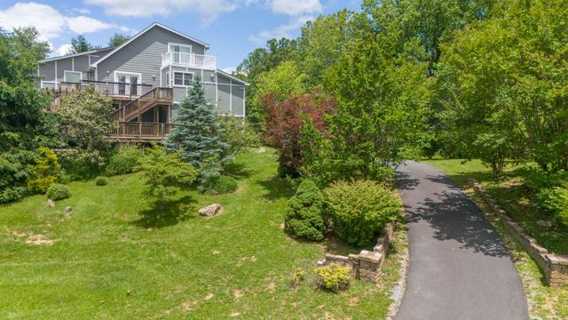 440 Aurora LN, Christiansburg, VA 24073