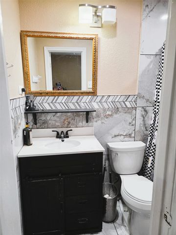 13973 Bee Street, Farmers Branch, TX 75234