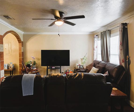 13973 Bee Street, Farmers Branch, TX 75234