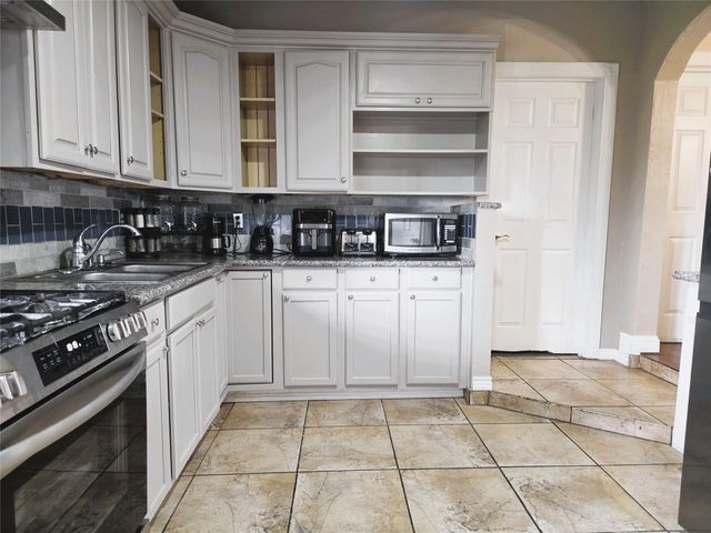 13973 Bee Street, Farmers Branch, TX 75234