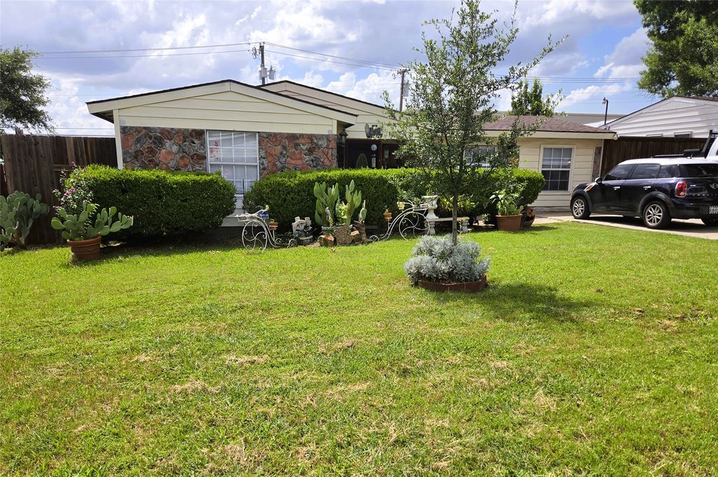 13973 Bee Street, Farmers Branch, TX 75234