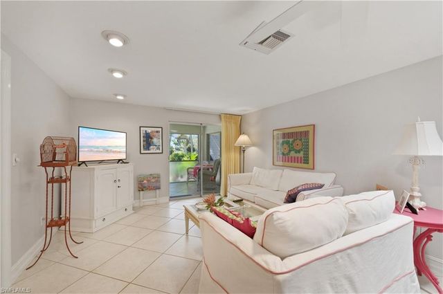 5579 Rattlesnake Hammock RD B7, Naples, FL 34113