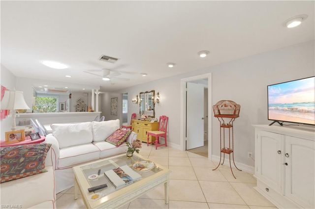 5579 Rattlesnake Hammock RD B7, Naples, FL 34113