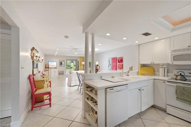 5579 Rattlesnake Hammock RD B7, Naples, FL 34113